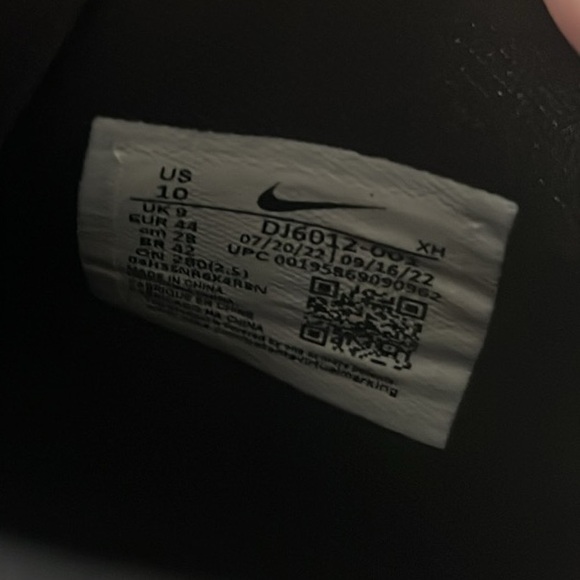 Nike Kyrie 5 Low Basketball Black and White Chile-Red Athletic Shoes - Picture 7 of 7